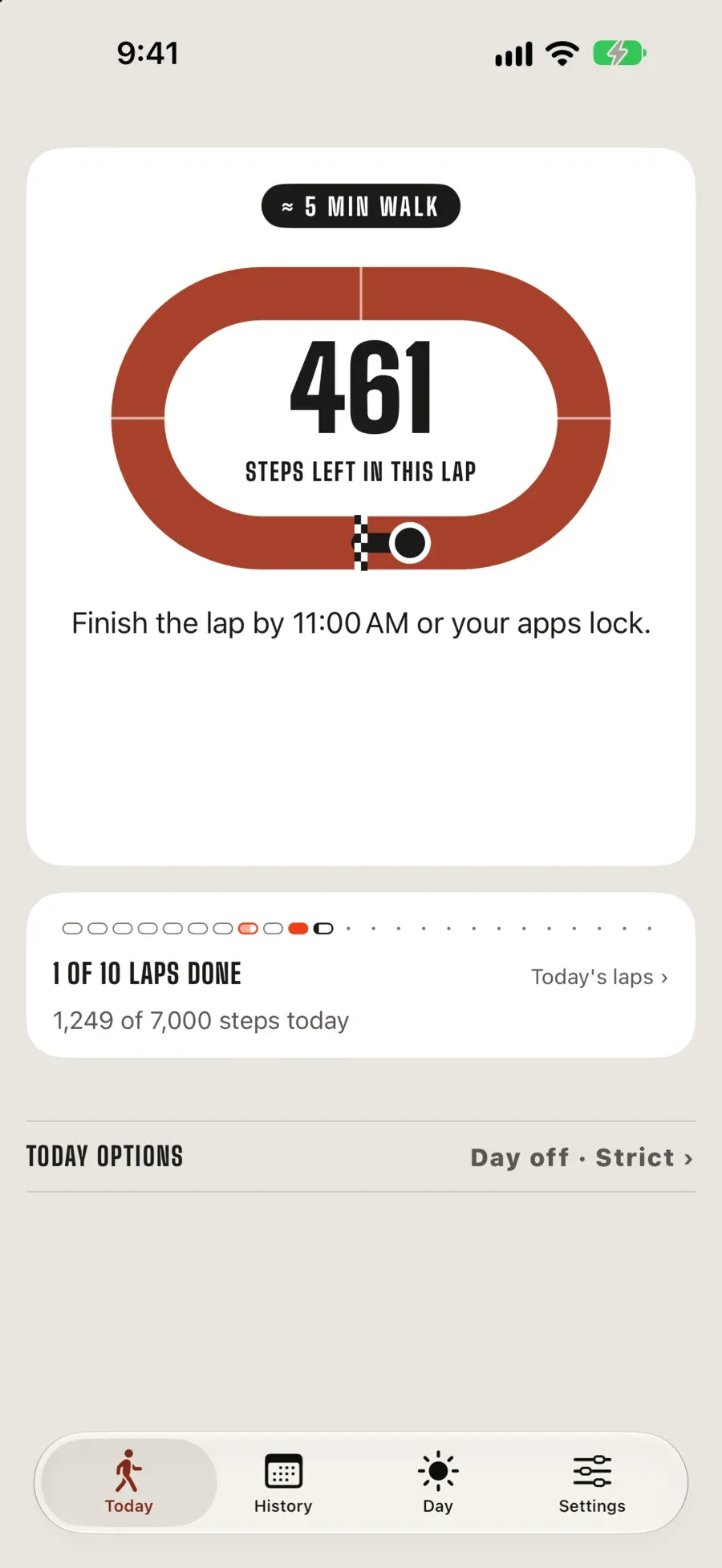 Hourlap's Home screen: 461 steps left in this lap, about a 5-minute walk, and 1 of 10 laps done today
